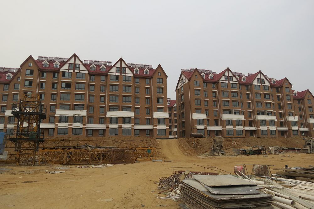 （2014年）煙臺(tái)水岸府邸住宅樓傾斜原因分析及糾傾加固方案