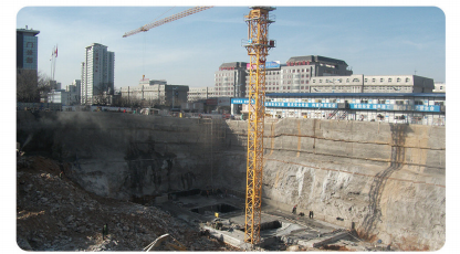 千佛山醫(yī)院保健綜合樓基坑復(fù)合土釘墻支護，基坑深度最大21m ( 2012年)