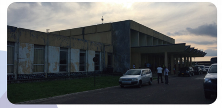 基桑加尼機(jī)場因屋面增加水箱、墻面增加幕墻等建筑物功能提升改造而增加荷載，對原有建筑質(zhì)量進(jìn)行檢測鑒定